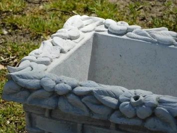 Steinpflanzgefäß – 90 cm – klassisches Design – mit Relief