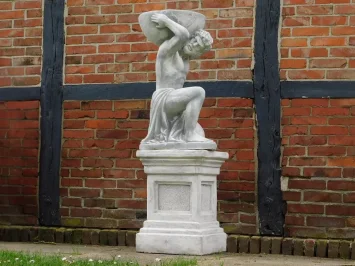 Statue classique d'Atlas avec piédestal et balance – pierre de 147 cm