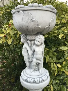 Vase de jardin avec anges – pierre – 65 cm – ornement classique
