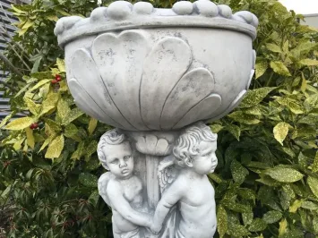 Vase de jardin avec anges – pierre – 65 cm – ornement classique