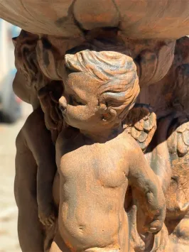 Jardinière avec anges - 65 cm - pierre - oxyde - massif