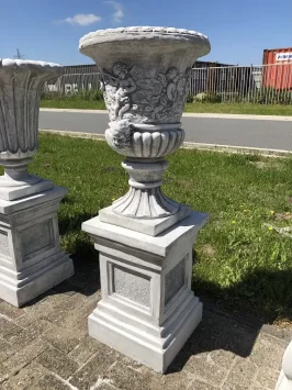 Pot de fleurs avec anges sur piédestal - 145 cm - pierre - exclusif