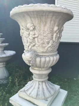 Pot de fleurs avec anges sur piédestal - 145 cm - pierre - exclusif