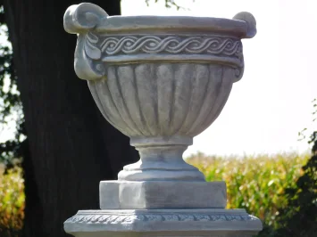 Pot de fleurs sur piédestal avec anges – 108 cm – pierre classique