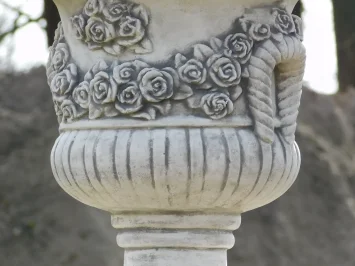 Pot de fleurs avec roses – 50 cm – relief décoratif – pierre