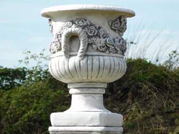 Pot de fleurs avec roses – 50 cm – relief décoratif – pierre