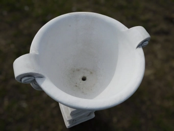 Pot de fleurs sur pied – 90 cm – forme gobelet classique – pierre