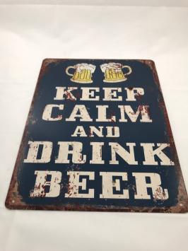 Schild mit der Aufschrift: 'KEEP CALM AND DRINK BEER', schönes Schild!
