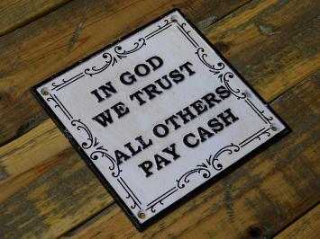 Gusseisernes Schild – “In God We Trust – All Others Pay Cash”