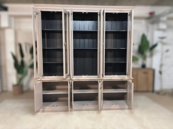 Buffetkast lichtgrijs – 235 cm – grote vitrinekast met glas