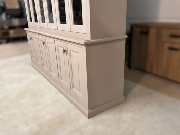 Buffet gris clair – 235 cm – grande vitrine avec vitres