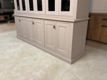 Buffet gris clair – 235 cm – grande vitrine avec vitres