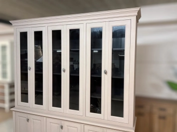 Buffet gris clair – 235 cm – grande vitrine avec vitres