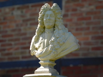 Vintage Büste von Ludwig XIV. auf Sockel – 170 cm – Klassischer Stein