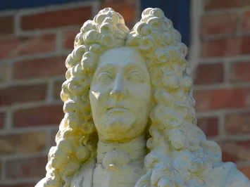 Louis XIV sur une grande colonne – statue monumentale