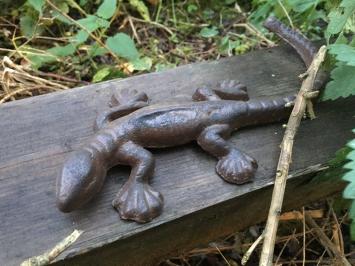 Niedlicher Salamander aus Gusseisen