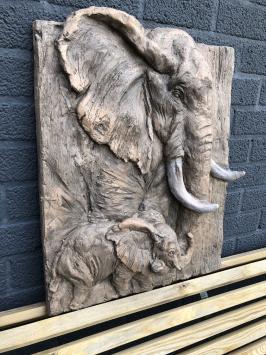 Wanddekoration in Holzoptik mit 3 D Abbildung von 2 Elefanten, Polystone-Holz