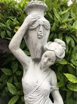 Waterornament waterkruiken - staande vrouw - tuinbeeld