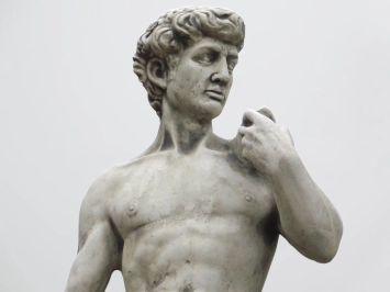 David - stenen beeld - 110 cm - klassiek wit - in detail