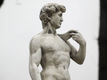 David - stenen beeld - 110 cm - klassiek wit - in detail