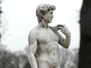 David - stenen beeld - 110 cm - klassiek wit - in detail