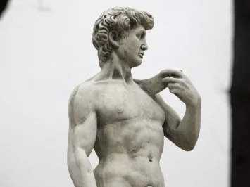 David - stenen beeld - 110 cm - klassiek wit - in detail