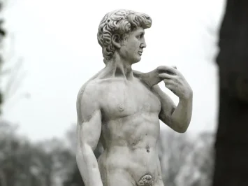 David - stenen beeld - 110 cm - klassiek wit - in detail