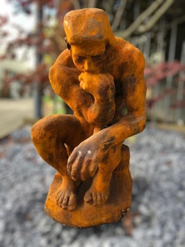Kunstskulptur „Der Denker“ aus Gusseisen – klassisch