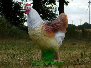 Lichtbruine en witte haan van polystone – landelijk