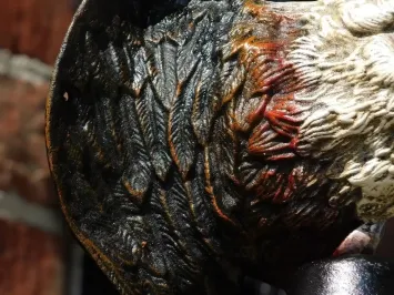 Forse gietijzeren deurbel met adelaarskop in kleur