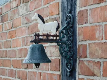 Türklingel mit Pferd – weißes Gusseisen – Vintage-Wandklingel