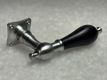 Türgarnitur in mattem Chrom – Türgriffe und Rosetten – komplett