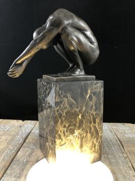 Bronzeskulptur eines tauchenden Mannes, 'THE DIVE'.