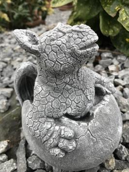 Stenen figuur dinosaurus Baby in het ei - Draak figuur, Dierfiguur Kleine draak in het ei
