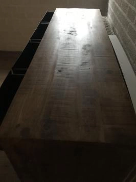 Buffet fin à 2 portes coulissantes et 4 tiroirs, avec roulettes en fer