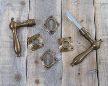 Satz Türgriffe aus patiniertem Messing, für Haustüren, 2 Rosetten und 2 Schlüsselloch - Rosen mit Dornen