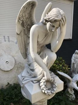Ange à genoux - statue en pierre - 82 cm - avec couronne