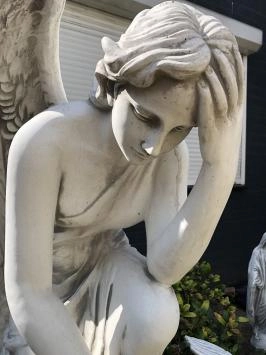 Ange à genoux - statue en pierre - 82 cm - avec couronne