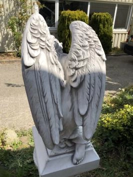 Ange à genoux - statue en pierre - 82 cm - avec couronne