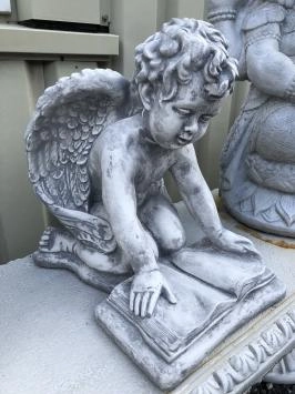 Ange avec livre - statue en pierre - 29 cm - plaque de texte