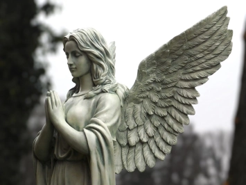 Biddende engel - polystone beeld - 96 cm - handgeschilderd