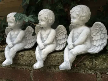 Ange assis - statue en pierre - 20 cm - décoration de jardin