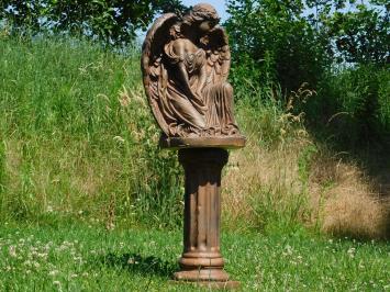 Ange sur piédestal – 95 cm – pierre – finition oxydée – robuste