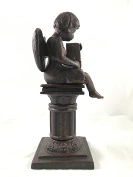 Coole Statue eines Engels, der auf einem Sockel sitzt und schreibt, Gusseisen