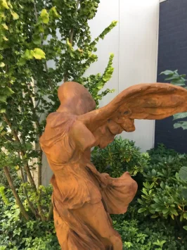 Nike-Statue aus Oxid – 97 cm – griechische Göttin aus Stein