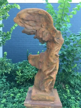 Statue de Niké en oxyde – 97 cm – déesse grecque en pierre