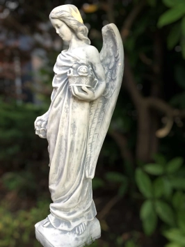 Ange avec fleurs - statue en pierre - 105 cm - blanc classique