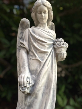 Engel mit Blumen - Steinstatue - 105 cm - klassisch weiß