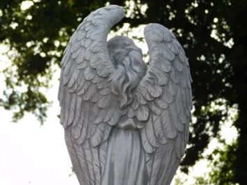 Engel met vleugels – stenen beeld op sokkel – 127 cm