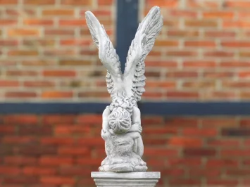 Knielende engel op sokkel - vleugels omhoog - steen - 170 cm
